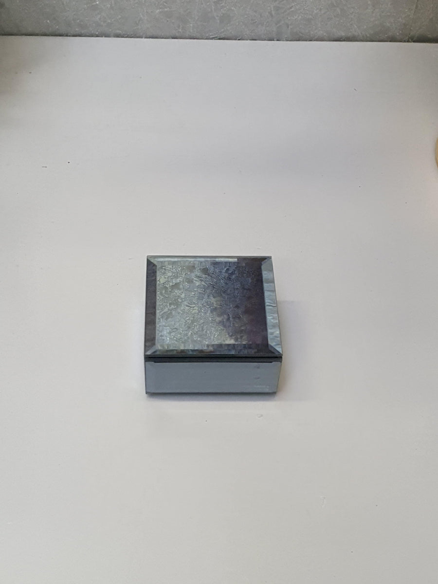 GREY MIRRORED  TRINKET BOX - Glitter Pad